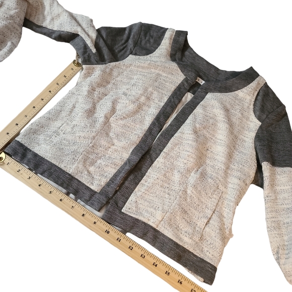 CAbi Style #211 Women’s Knit Moto Blazer White Gray Size M - Picture 4 of 7